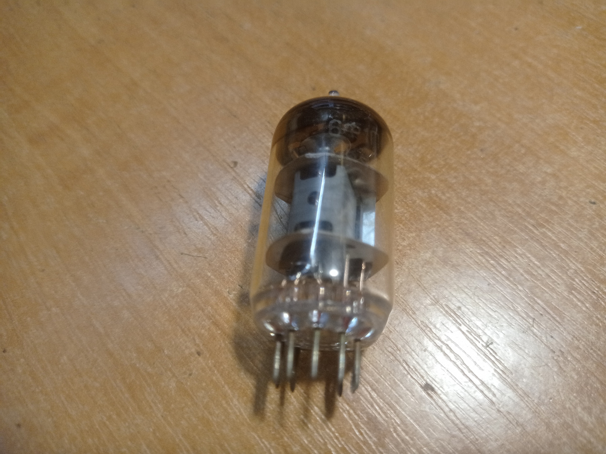 Стеклянная.