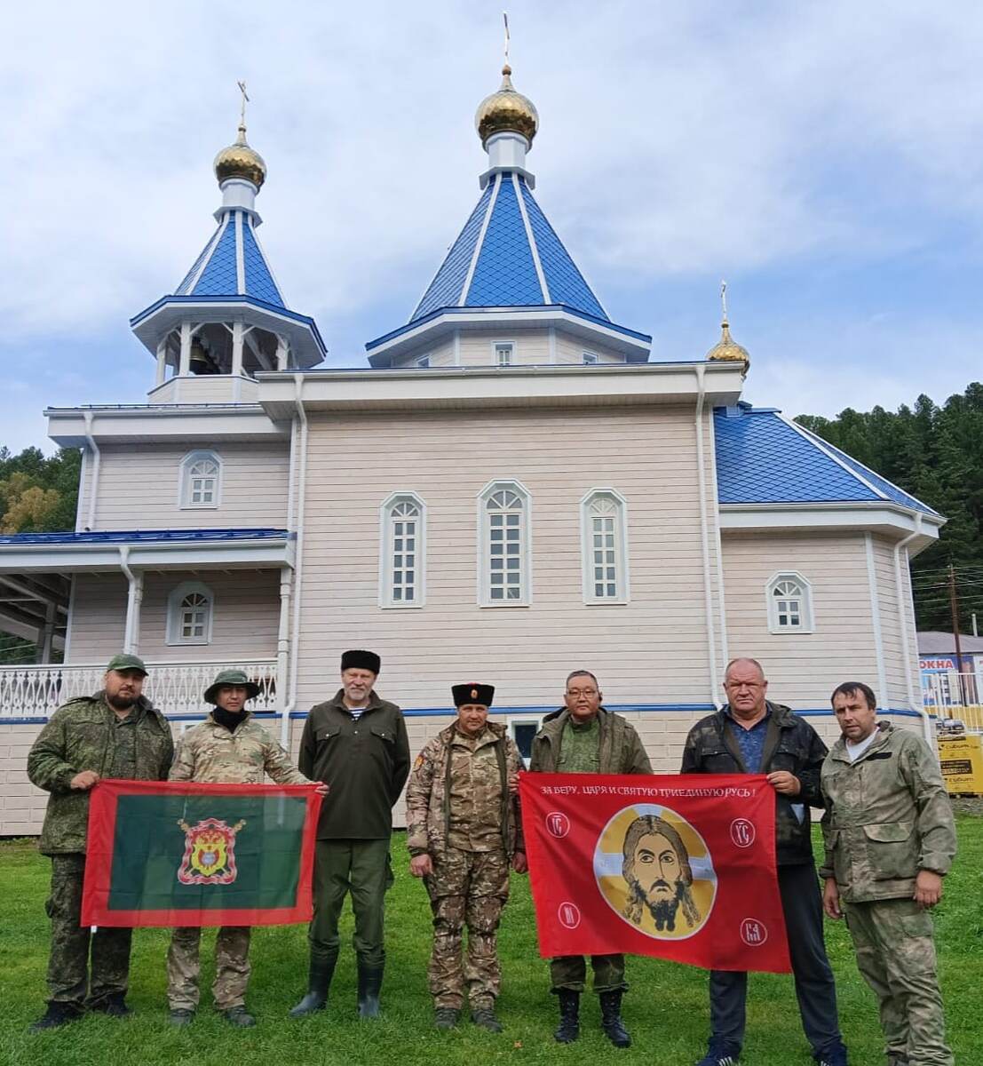 Перед походом казаки совершили молебен в Храме Божией Матери «Умиление» с. Артыбаш. 