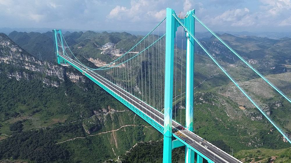 Мост-гигант в Гуйчжоу поставил мировой рекорд