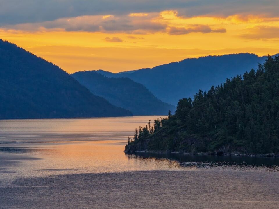    Закат над Телецким озером. Источник: Алтайский биосферный заповедник/Роман и Татьяна Воробьевы