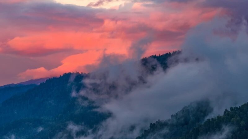     Закат над Телецким озером. Роман и Татьяна Воробьевы
