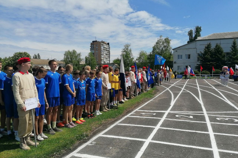    На открытии регионального этапа всероссийских соревнований для школьников в Камышине (фото: областной комитет по образованию)