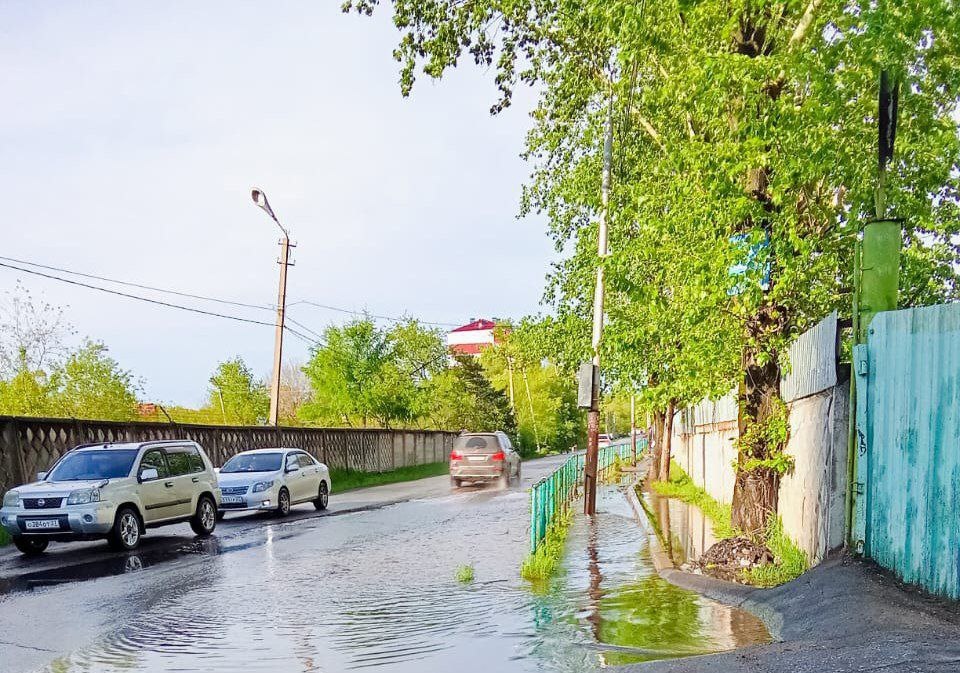 Собственно за забором - и есть склад