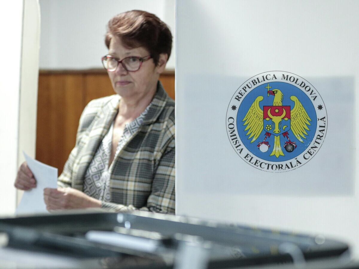    Голосование на избирательном участке во время парламентских выборов в Молдавии© РИА Новости / Родион Прока
