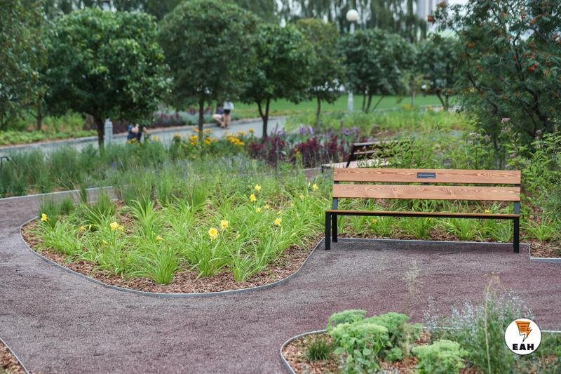    ЕАН / Скамейка во дворе