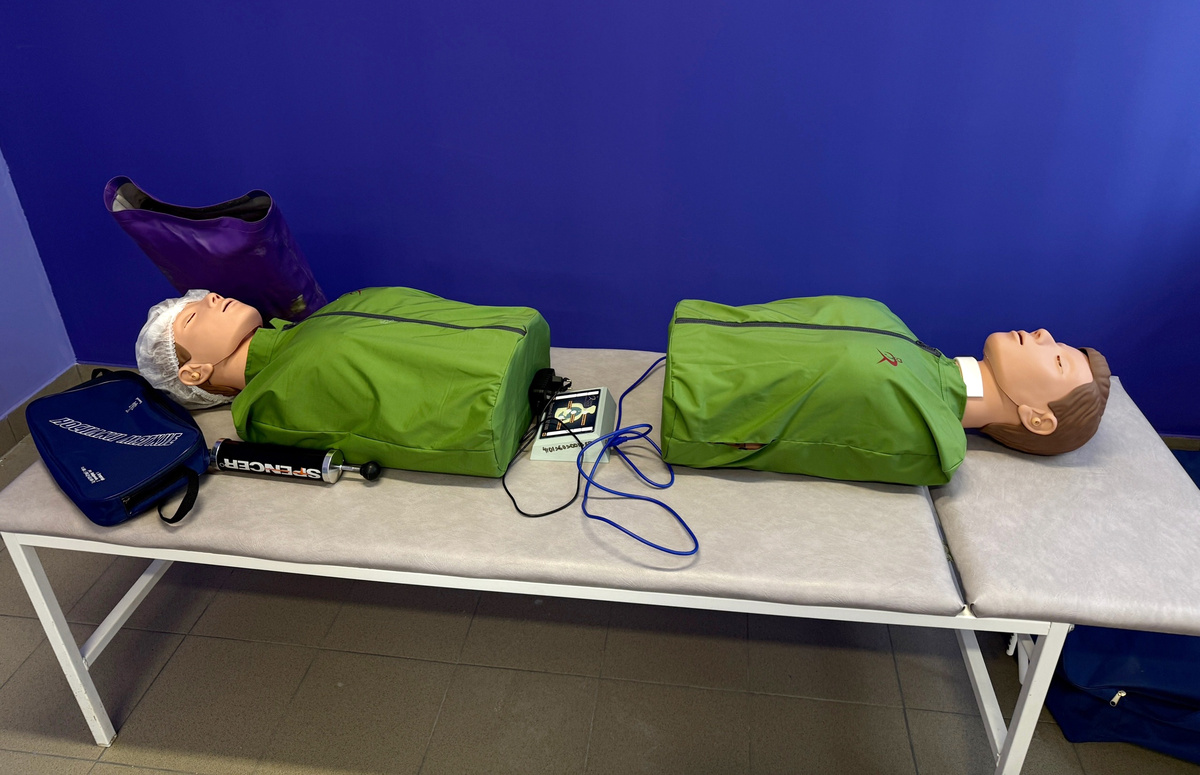 Манекены в кабинете реанимации