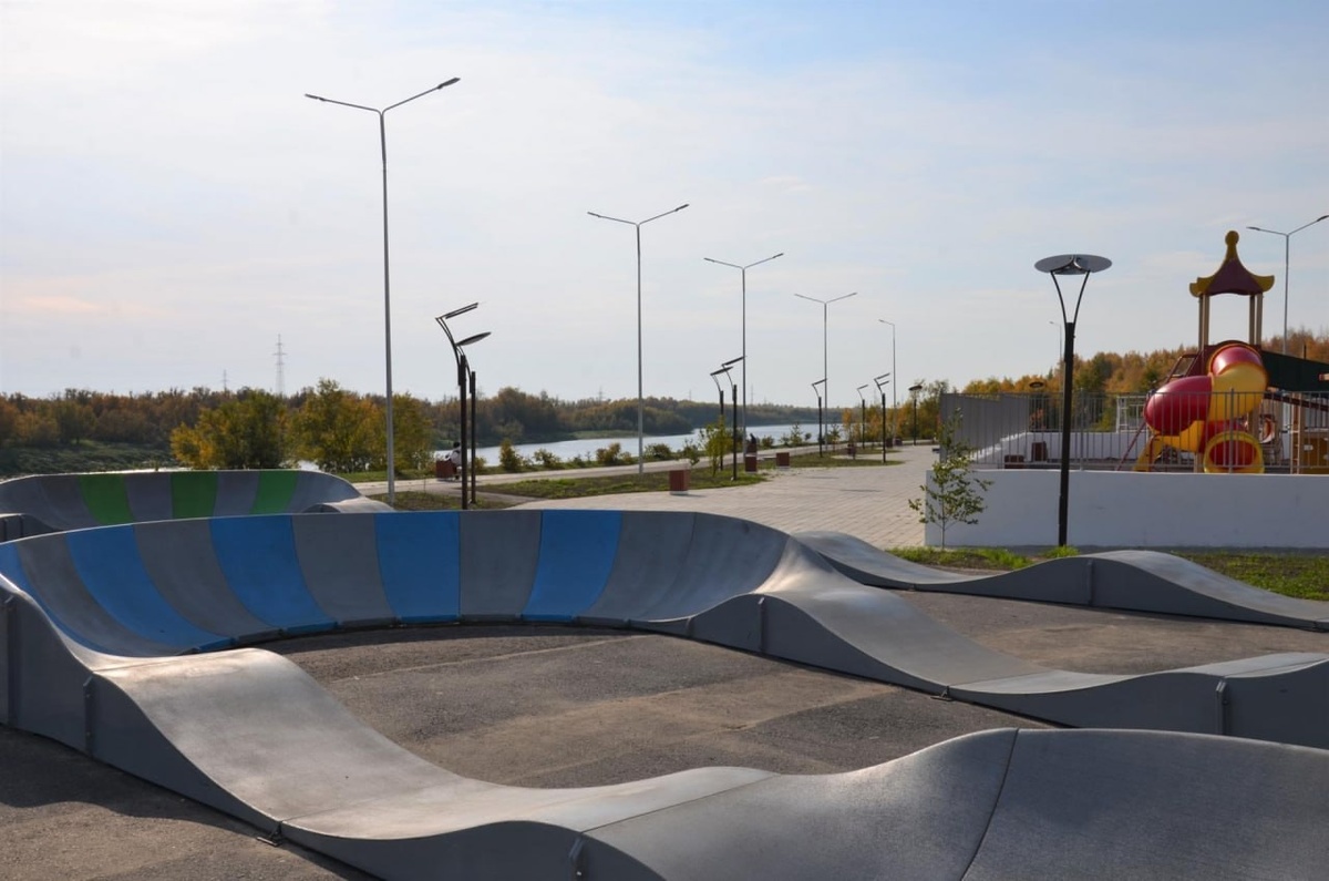    В Мегионе построили современный скейт-парк