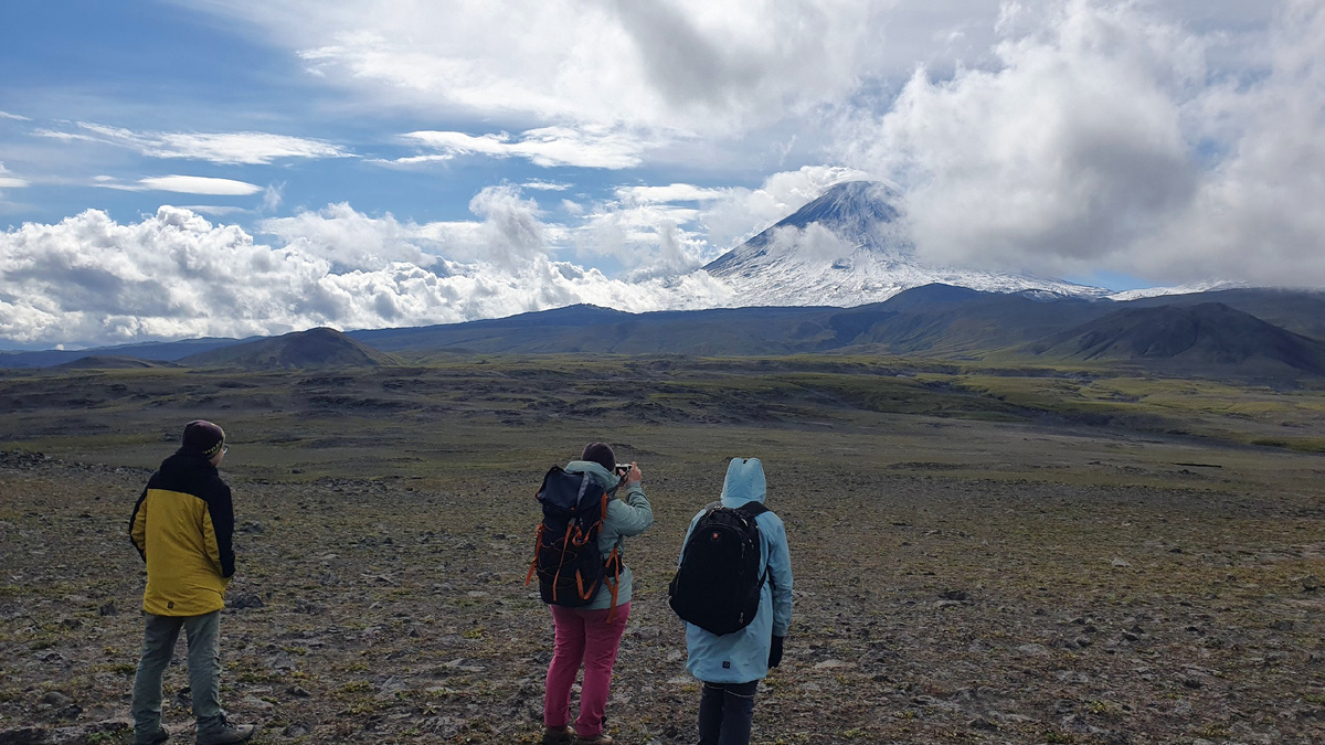 Ключевская сопка прячется за облаками 