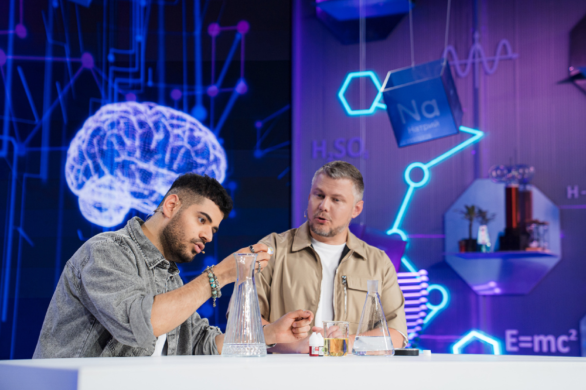 Ведущие шоу Роман Каграманов и Андрей Воронин