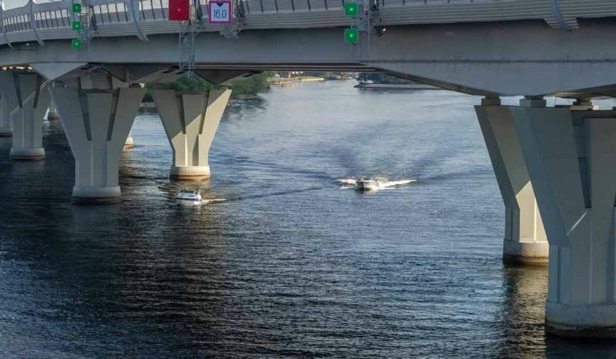     Мост в Петербурге. Источник: spb.kp.ru Автор фото: Олег Золото