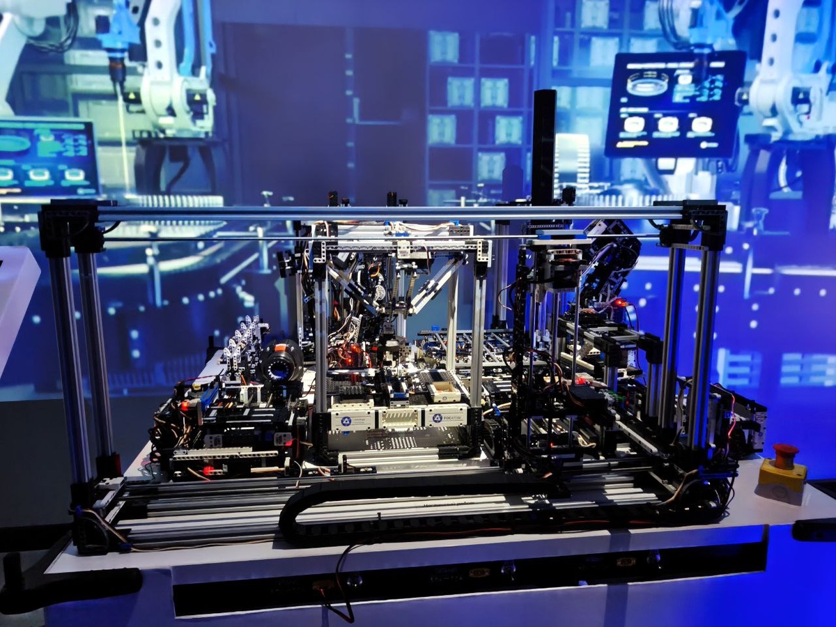 Сборка урановых стержней