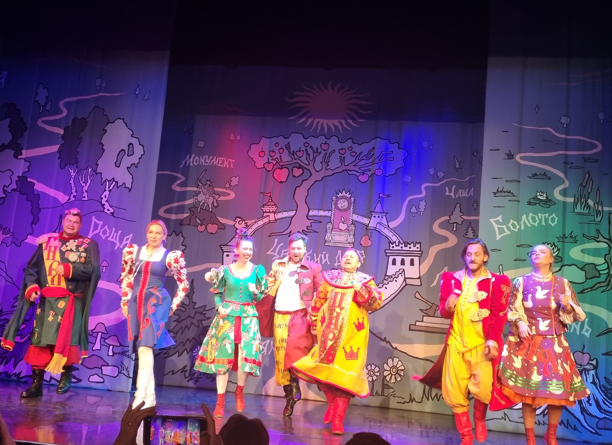 Артисты на поклоне