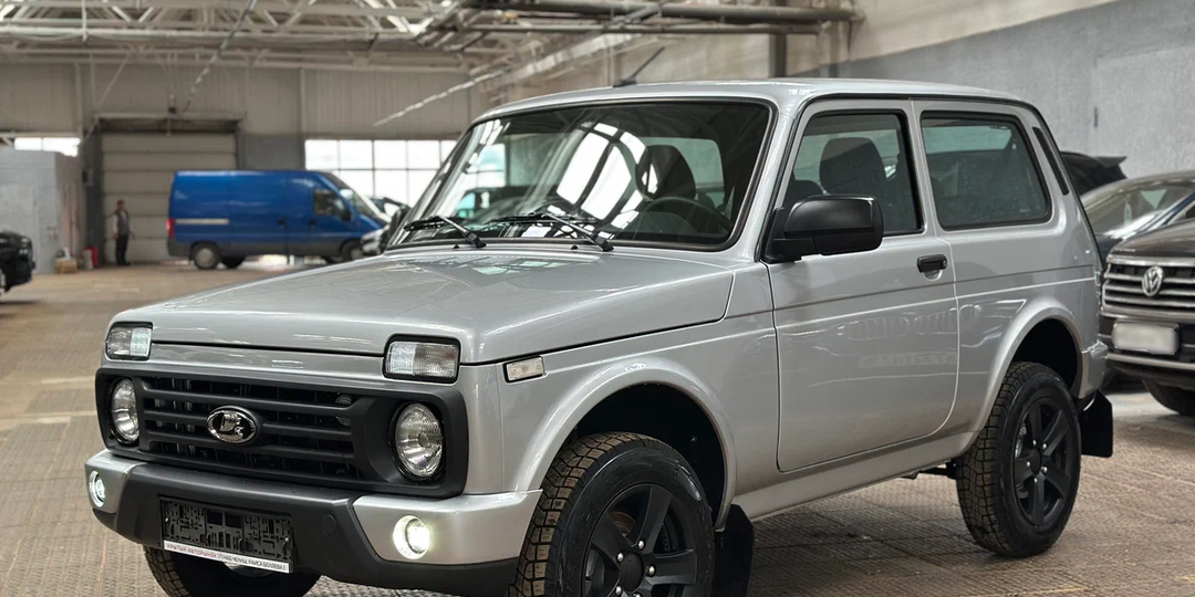 Купили деду новую ниву за 1.800.000 рублей. Не успели доехать до дома (60 км), как она встала колом. Повезли обратно дилеру