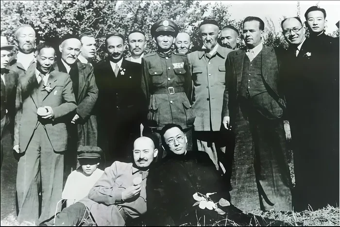 Восточный Туркестан: Рождение и гибель первой тюркской республики⁠⁠