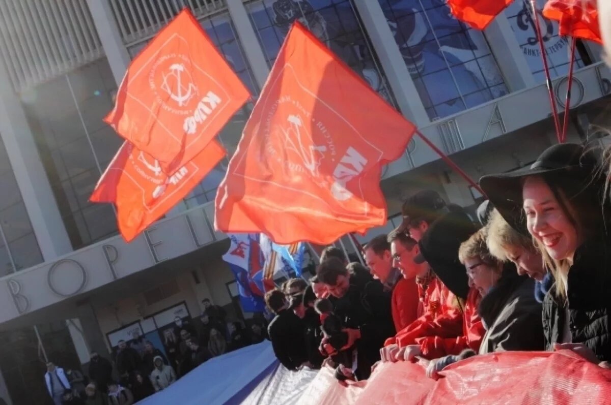    Волгоградские коммунисты обошли в доходах единороссов