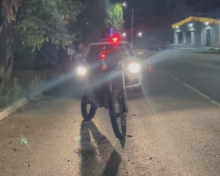     В Курске 15-летний подросток на питбайке сбил двух пешеходов