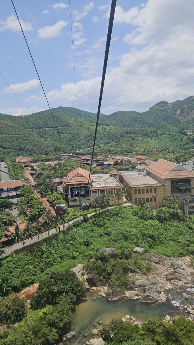 Вид из кабины канатной дороги