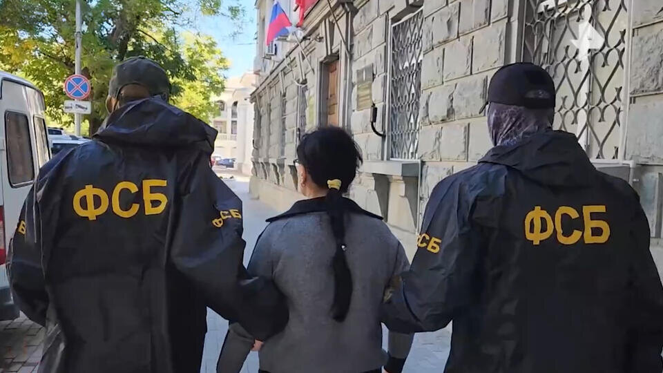     В Крыму задержали шеф-повара, планировавшую отравить участников СВО материалы ЦОС ФСБ России