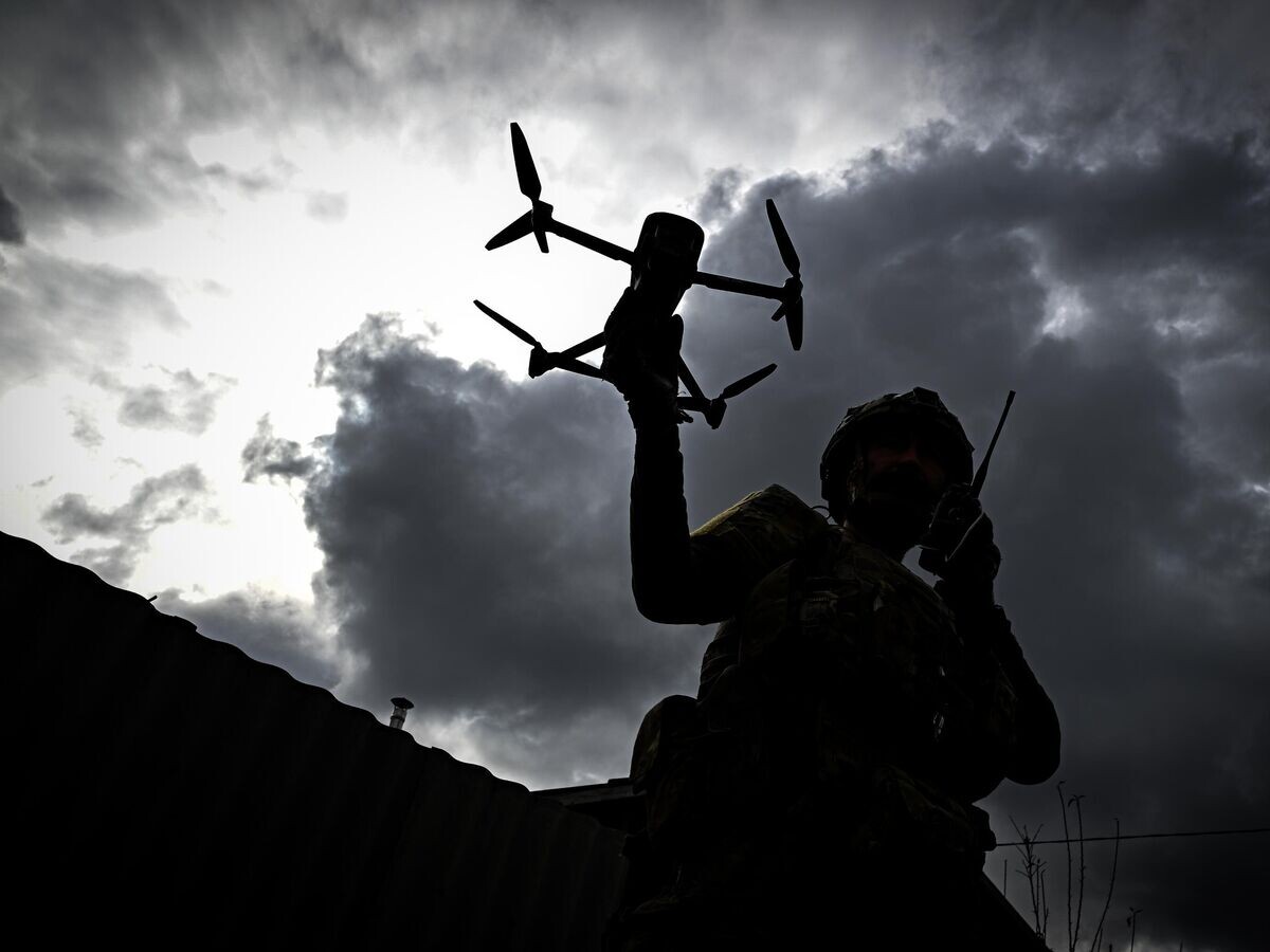    Военнослужащий расчета БПЛА в зоне СВО© РИА Новости / Сергей Бобылев