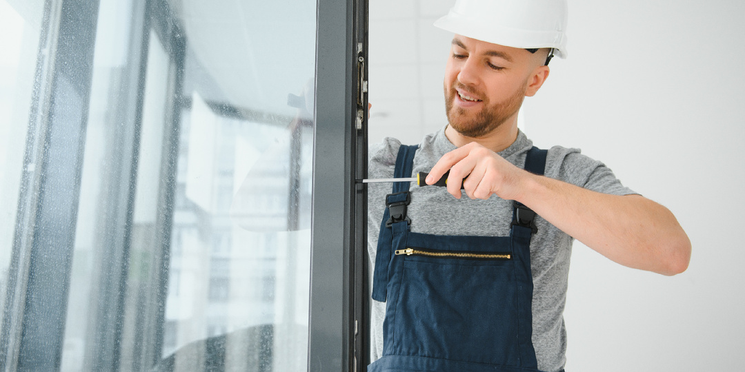 Дует из окна: как найти источник и исправить ситуацию