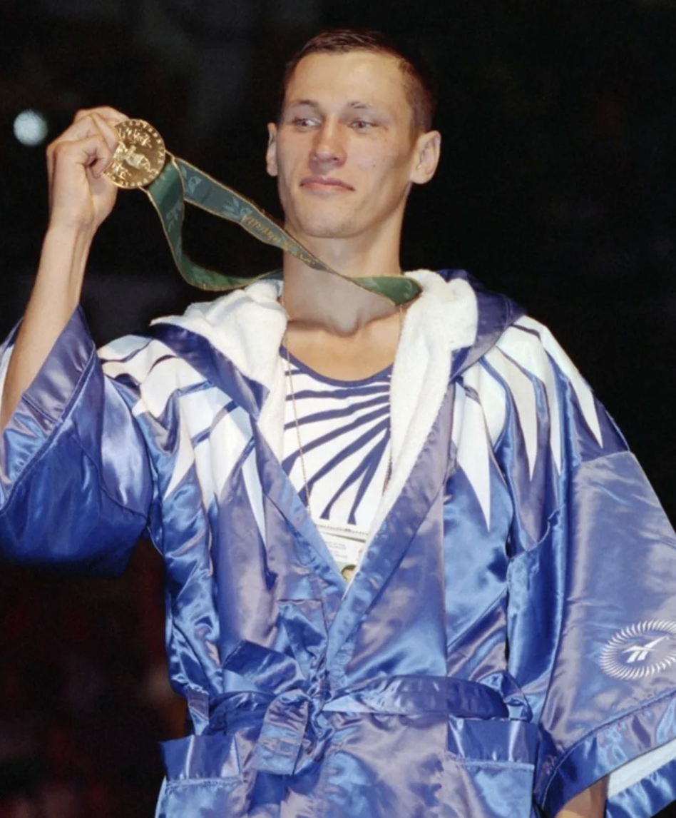 Олег Саитов с золотой медалью в Сиднее