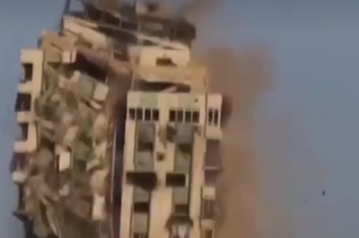    Израиль полностью снес ударом одно из самых высоких зданий в городе Газа