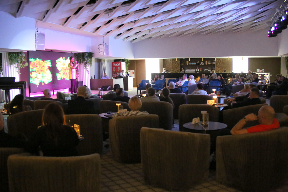 на фото: концерт Прохора Шаляпина в лобби-баре санатория (2024 год)