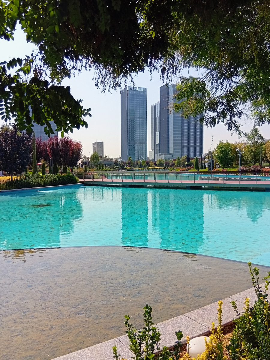 Международный деловой центр «Tashkent City», вид из парка. Фото из личного архива автора.
