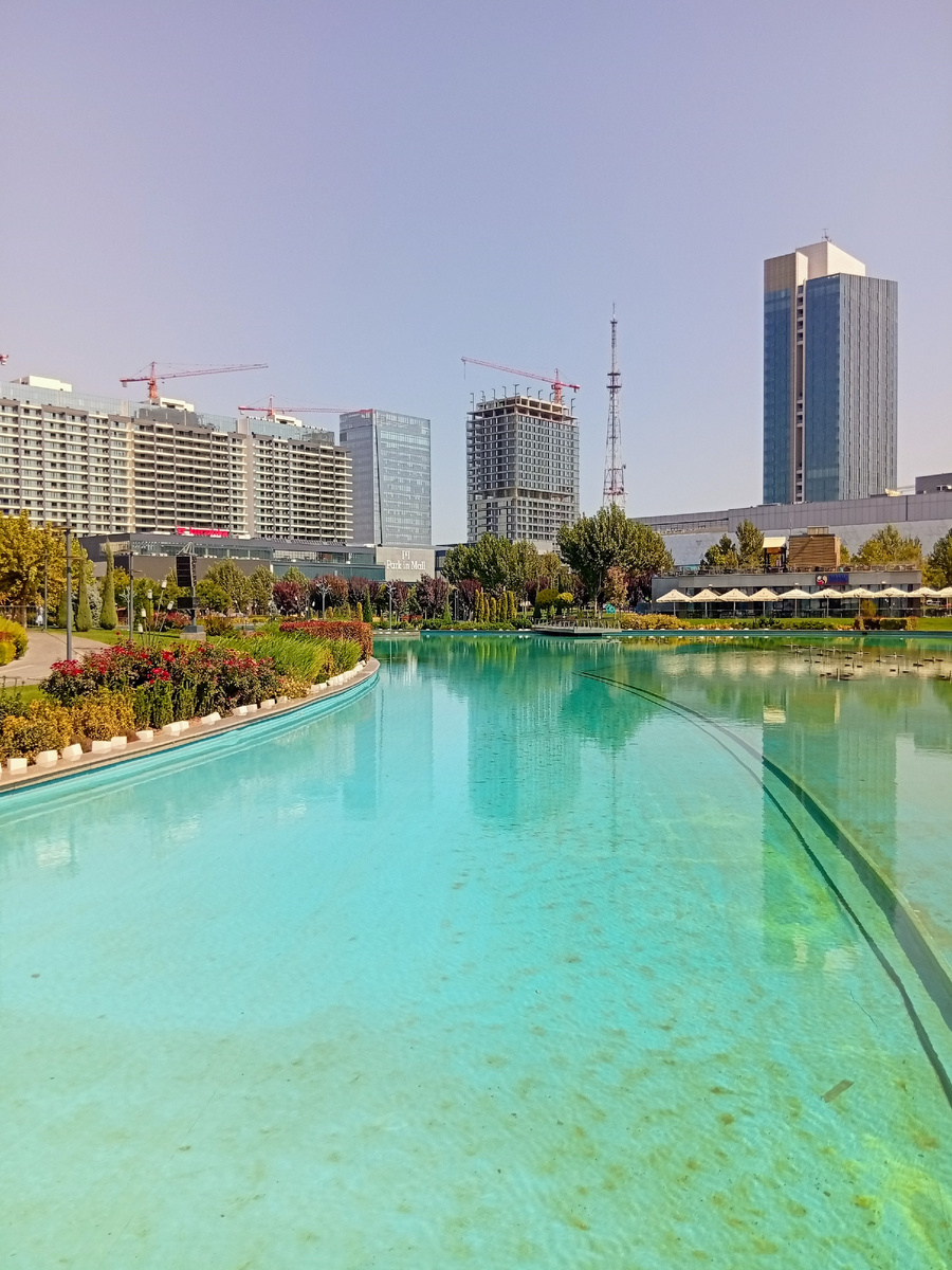 Международный деловой центр «Tashkent City», вид из парка. Фото из личного архива автора.