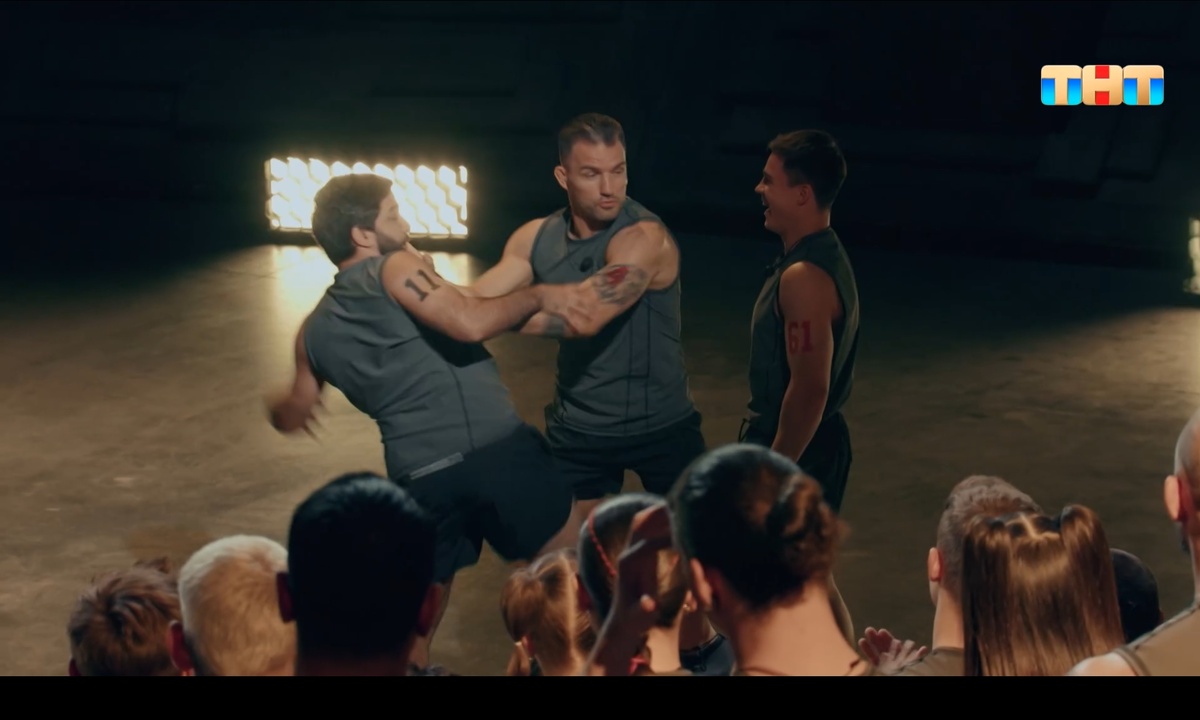 Ребята дурачатся))