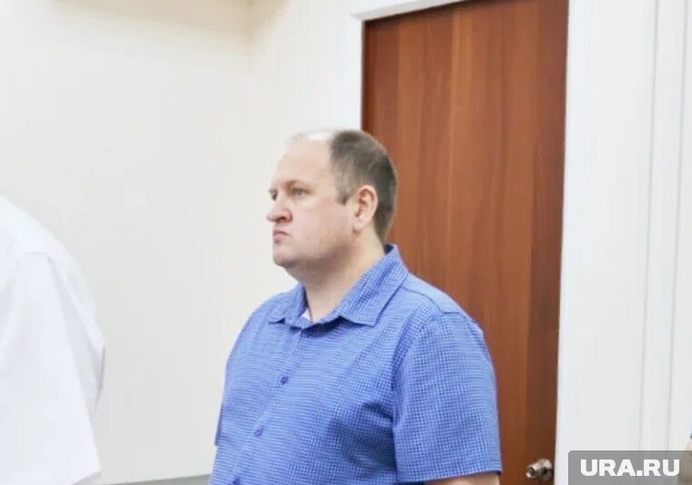 Досье бывшего полковника курганской полиции, попавшего в колонию за коррупцию. Фото: Екатерина Сычкова © URA.RU