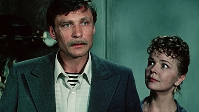 Кадр из фильма «Одиноким предоставляется общежитие» (1983). Скриншот.