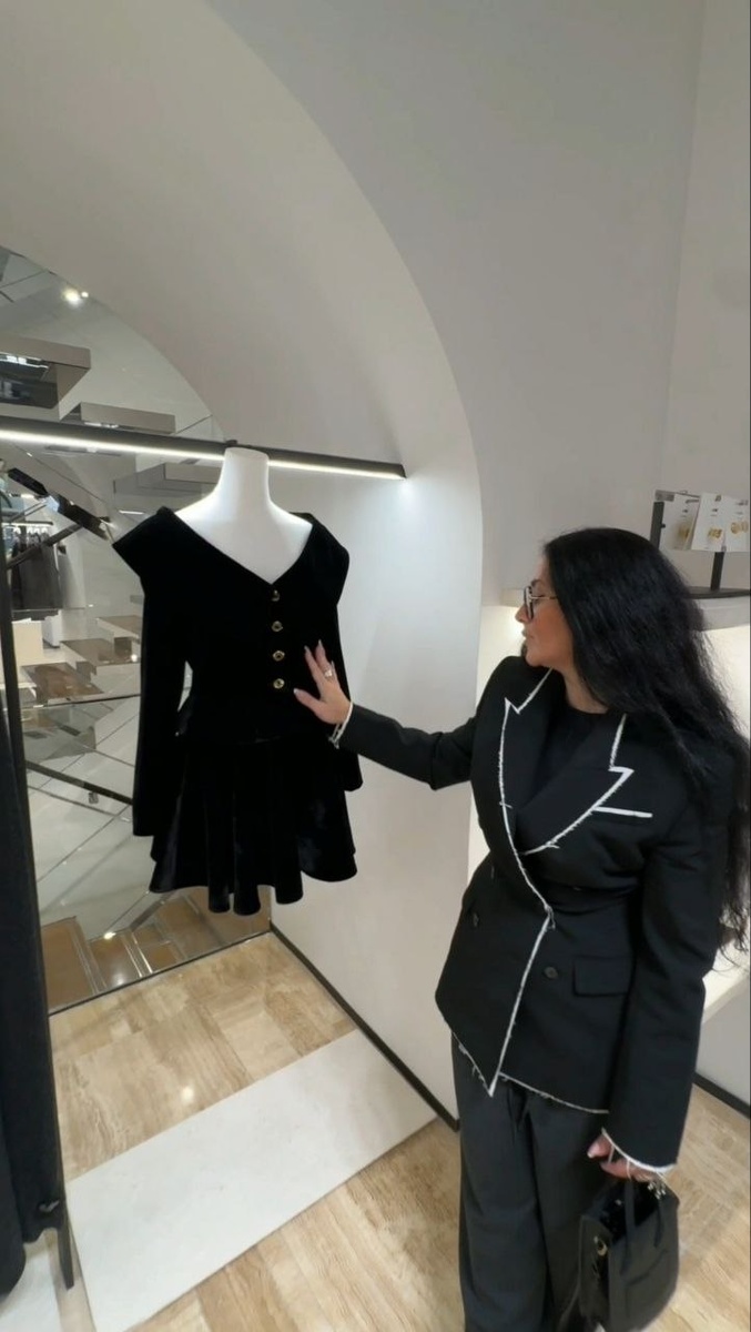 комплект (блейзер,юбка) -20 000 руб