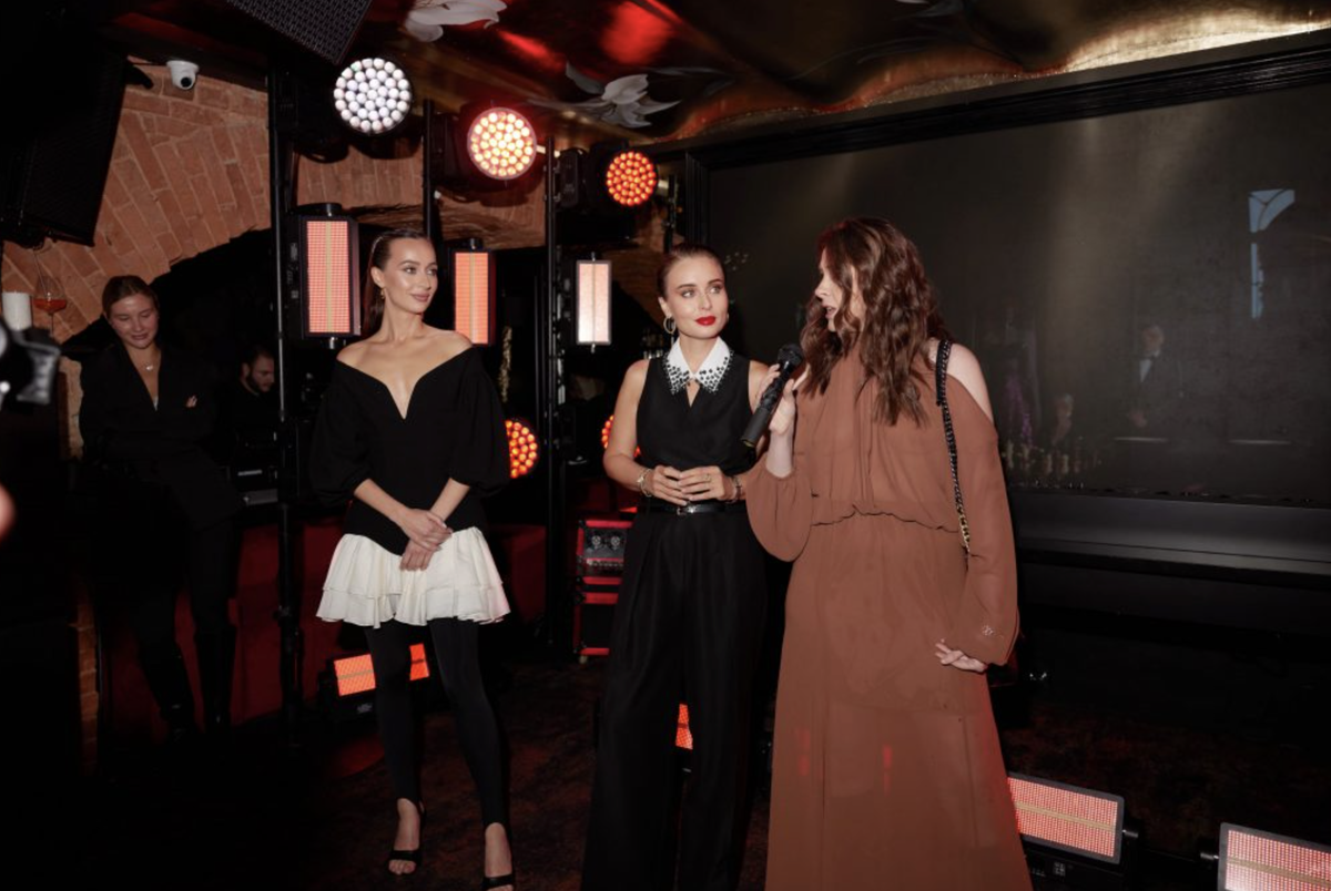     Ксения Аносова, Мария Моргун и Дарья Решке