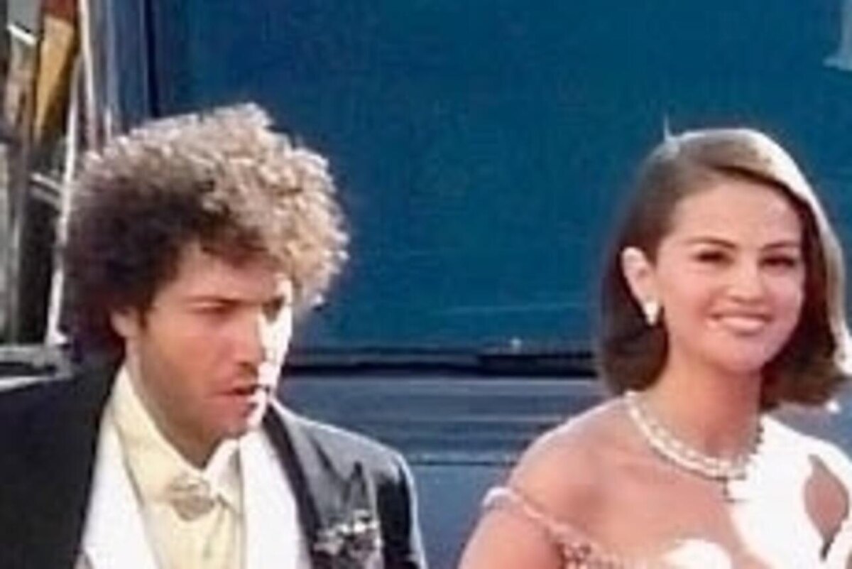    Селена Гомес и Бенни Бланко LEGION-MEDIA