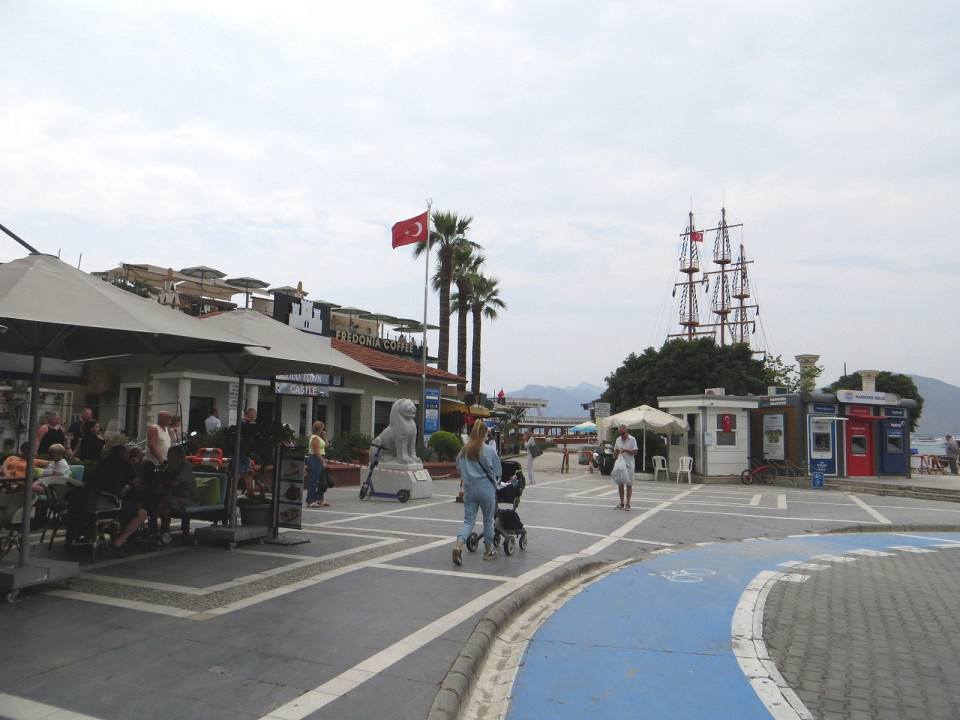 UmaSumak / Shutterstock.com
