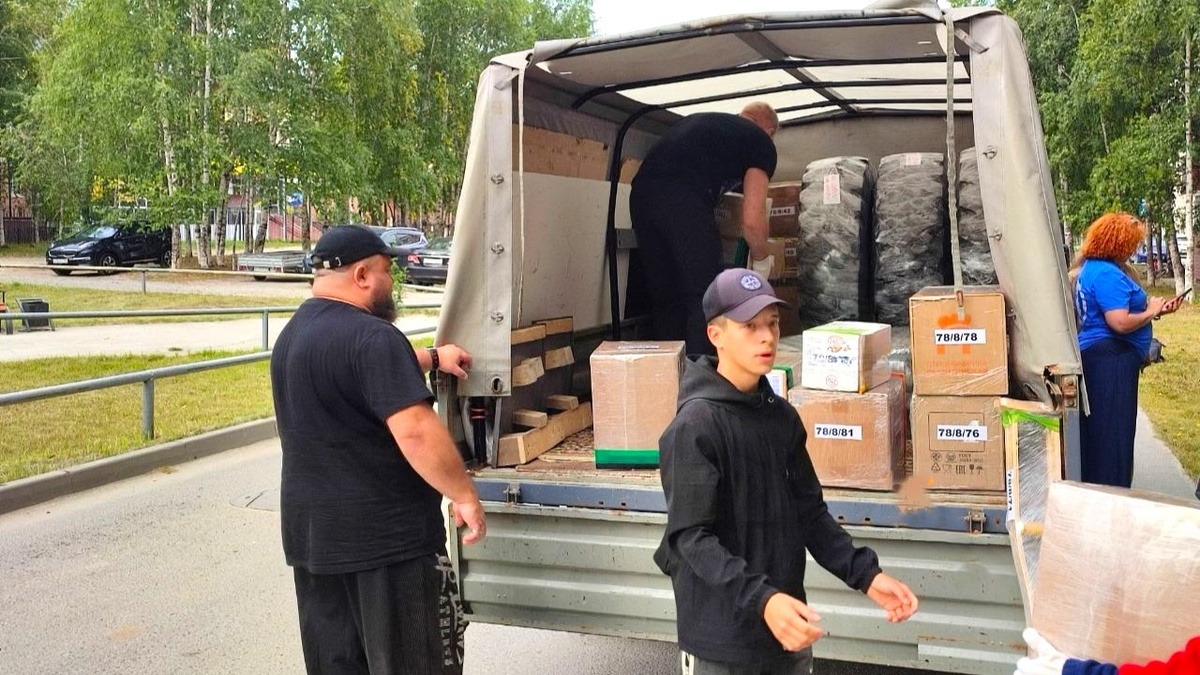    Скамейки, масксети и тёплые куртки - вартовчане отправили большую партию помощи для бойцов