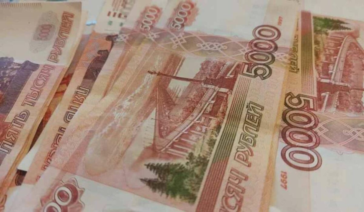     Деньги. Источник: omsk.kp.ru Автор фото: Анна Ковалёва