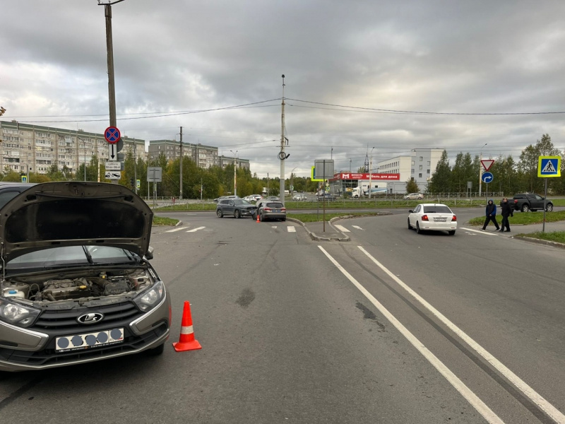    Массовая авария произошла в Петрозаводске, пострадала девушкаГАИ Петрозаводска
