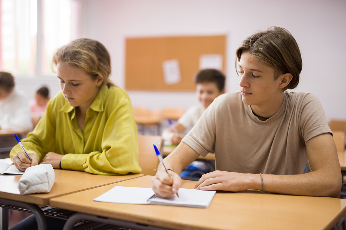 BearFotos / Shuttherstock / FOTODOM📷Темы сочинений-рассуждений могут затрагивать самые разнообразные вопросы, например, философские, экологические или социальные