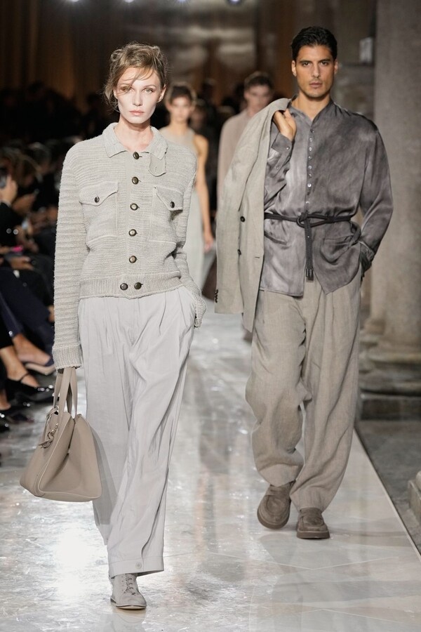 Показ коллекции Giorgio Armani весна-лето 2026 на Неделе моды в Милане SS26 (28 сентября 2025 г.).
