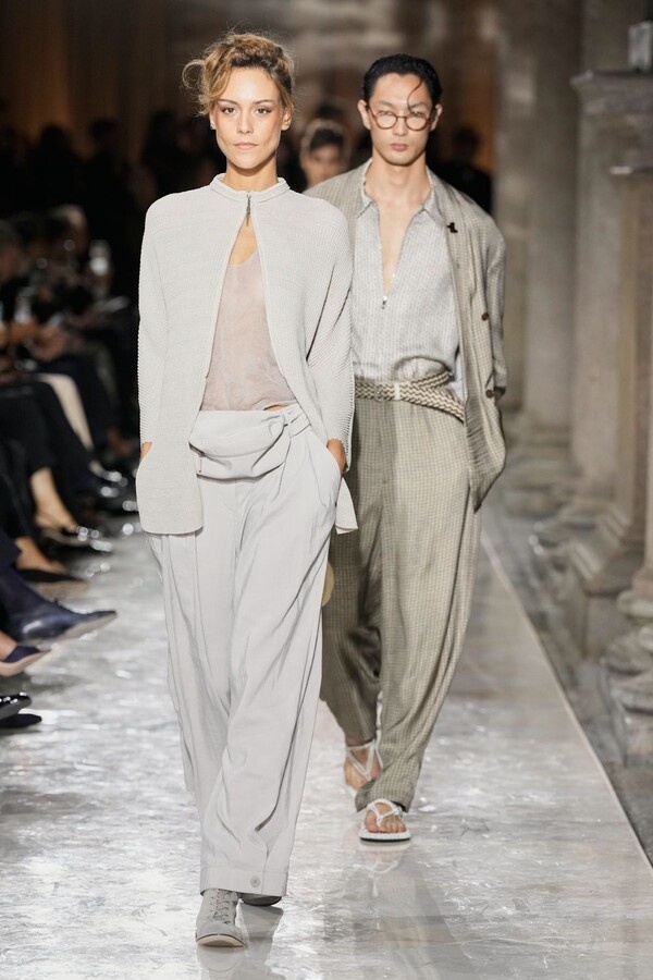 Показ коллекции Giorgio Armani весна-лето 2026 на Неделе моды в Милане SS26 (28 сентября 2025 г.).