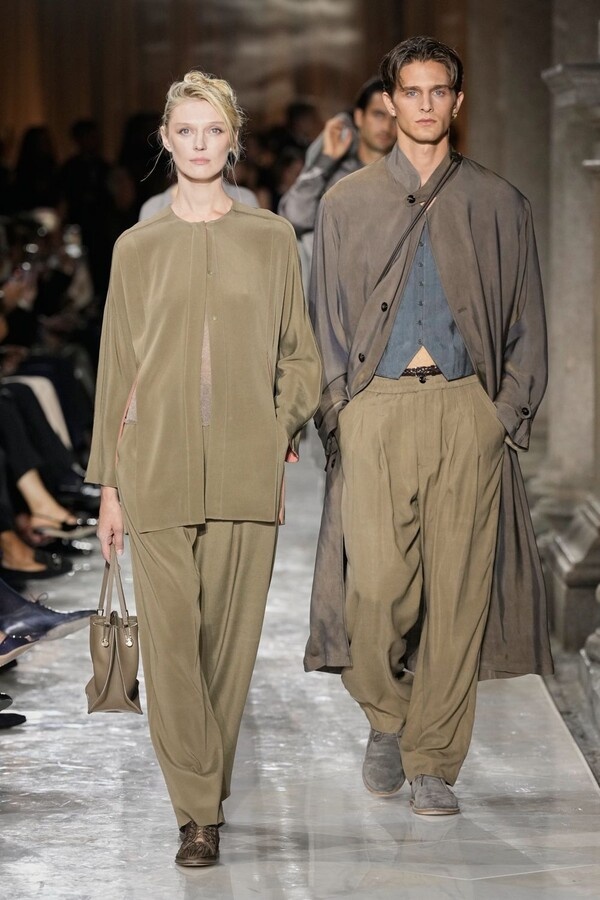 Показ коллекции Giorgio Armani весна-лето 2026 на Неделе моды в Милане SS26 (28 сентября 2025 г.).