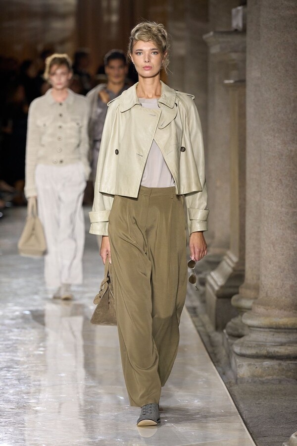 Показ коллекции Giorgio Armani весна-лето 2026 на Неделе моды в Милане SS26 (28 сентября 2025 г.).