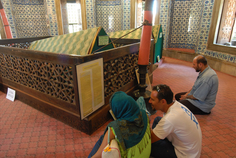 Почему Хюррем похоронена отдельно от Сулеймана?