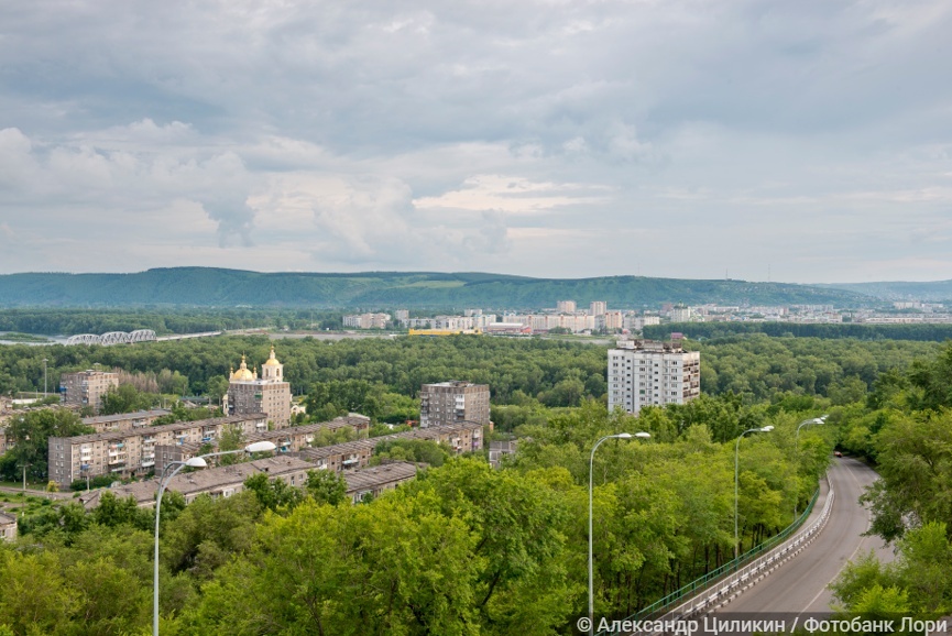 Россия, Кемеровская область, город Новокузнецк. Вид со стен Кузнецкой крепости