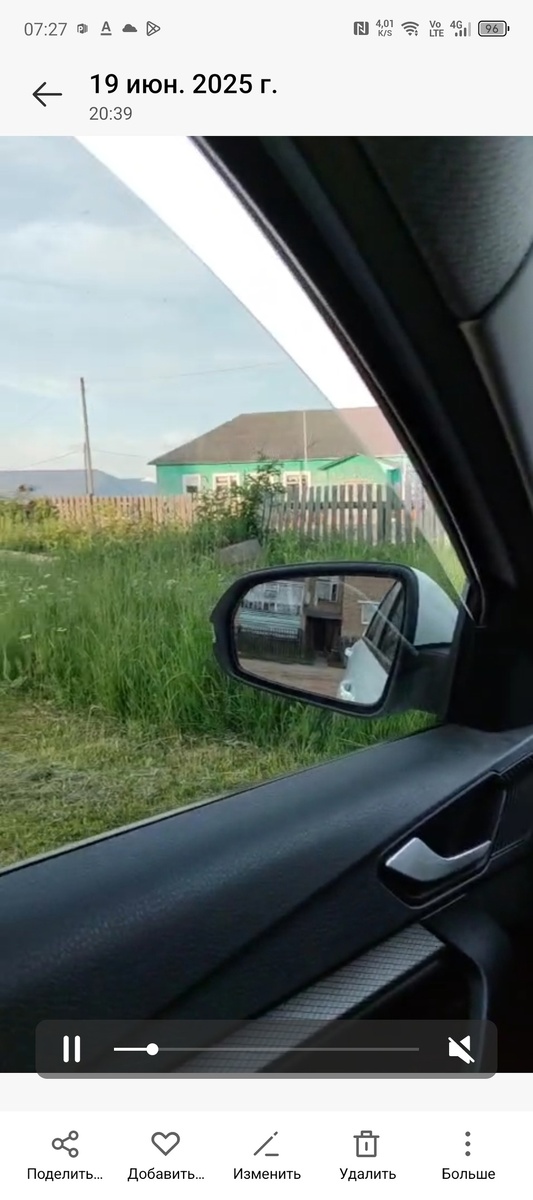    Увидел записку на лобовом стекле: "Случайно зацепил ваш автомобиль, перезвоните". Юрист разъяснил, что делать в подобной ситуации