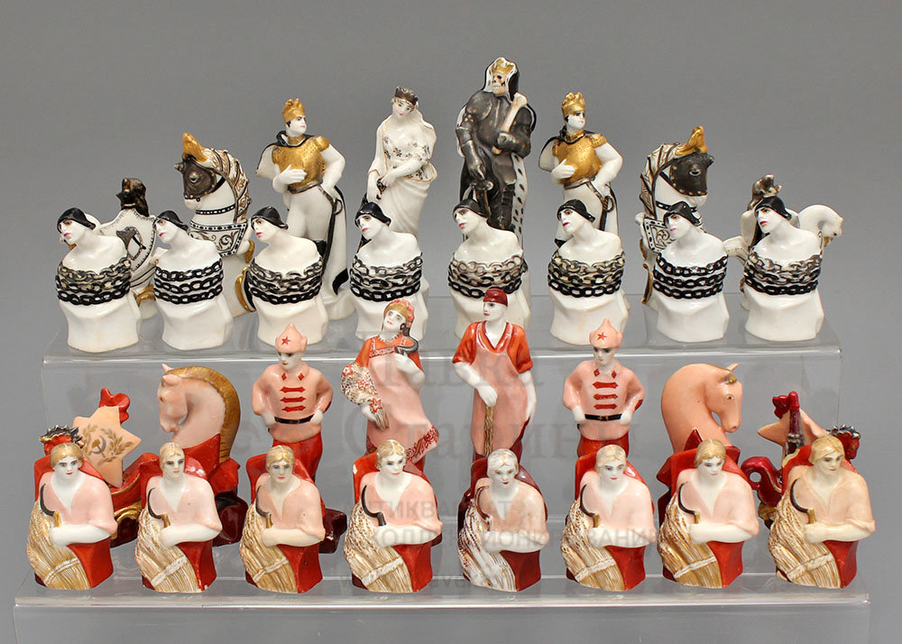 Комплект агитационных шахмат «Красные и белые», Н. Я. Данько, фарфор ЛФЗ, 1920-30 гг. Фото с нашего сайта dvaveka.ru