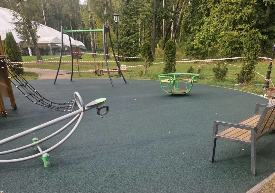    Восстановили детскую площадку по требованию прокуратуры в Новомосковске Тульской области материалы пресс-служб