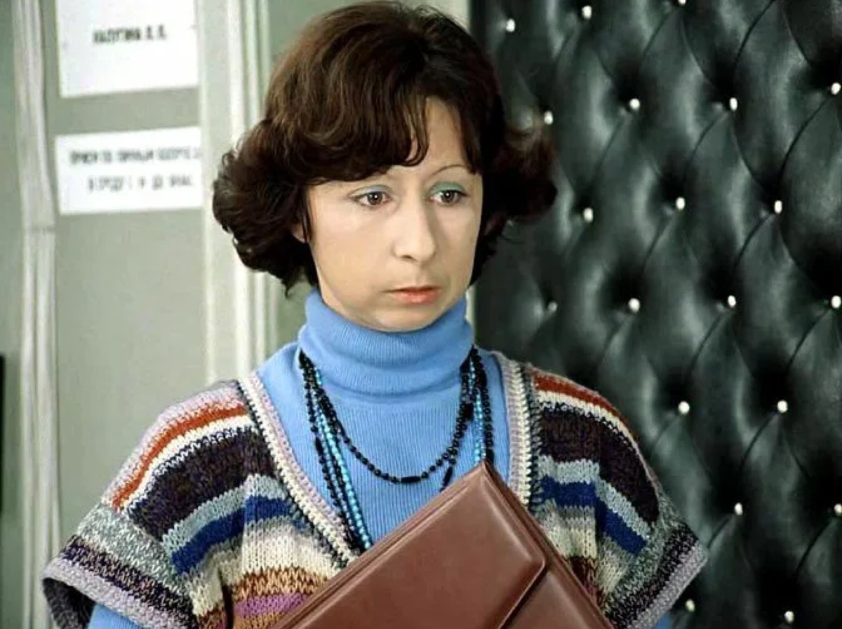 Лия Ахеджакова «Служебный роман»